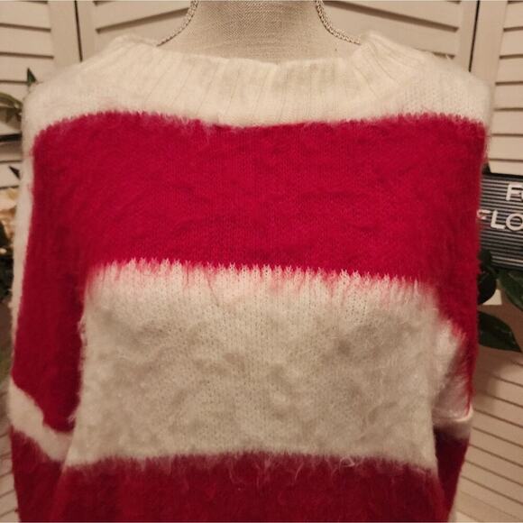 BP NORDSTROM OVERSIZED FLUFFY WHITE/RED STRIPED SWEATER SIZE MED OVERSIZED - Picture 4 of 8